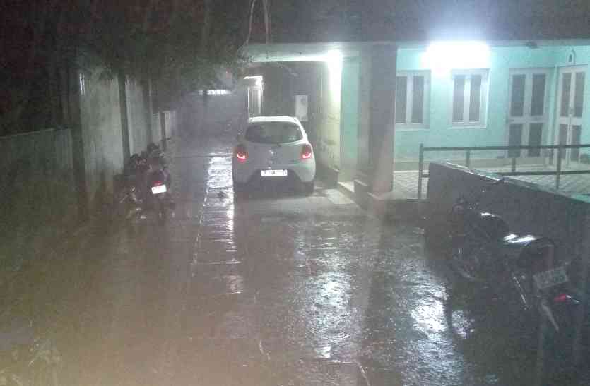 rain in bikaner दिन में कोहरा, रात को बारिश : साढ़े चार डिग्री गिरा पारा