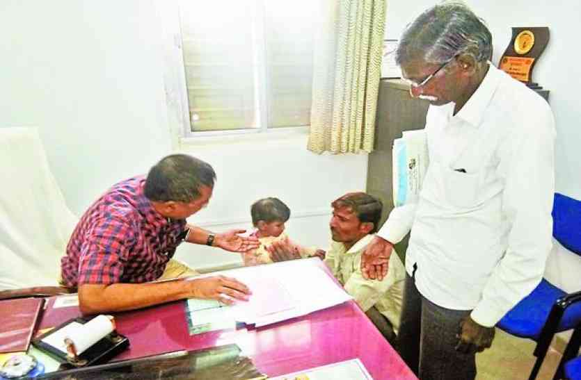 aims dhar girl एम्स से मिलेगी मजदूर की बेटी उर्मिला को रोशनी