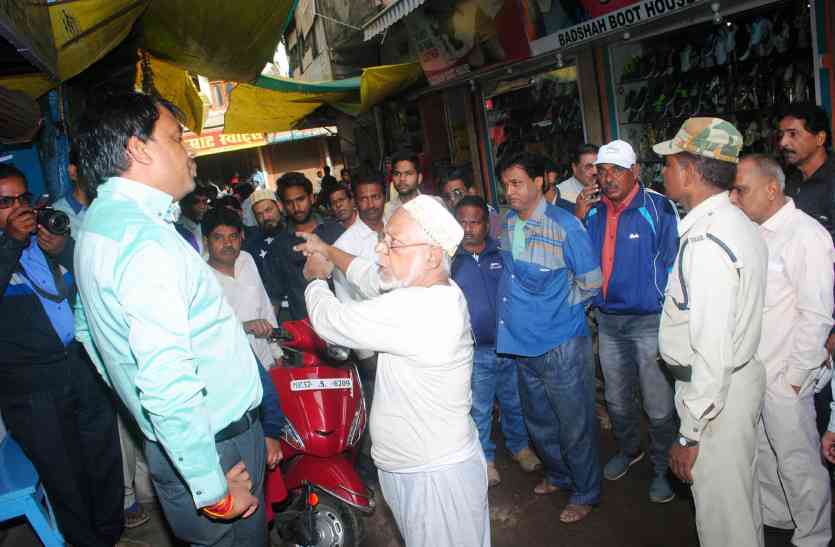 ancrochment, administration, removed ancroachment, sehore news, sehore patrika news, mp patrika news, anger, प्रशासन ने हटाया अतिक्रमण तो व्यापारियों ने ऐसे किया विरोध, जानिए क्या है मामला...