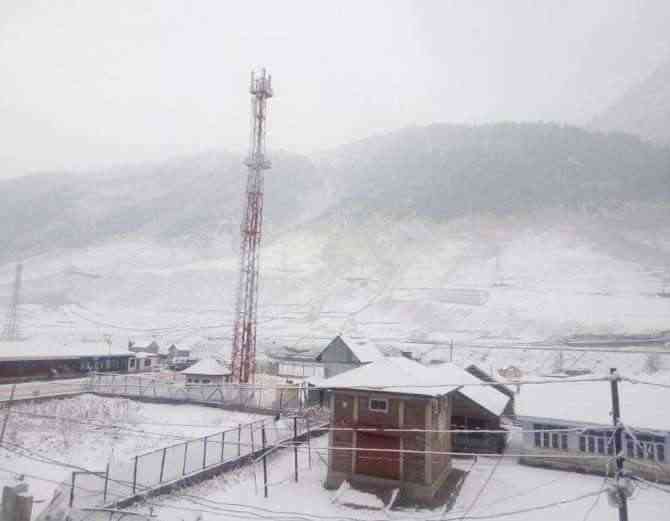 Snowfall in kashmir