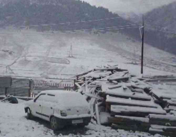 Snowfall in kashmir