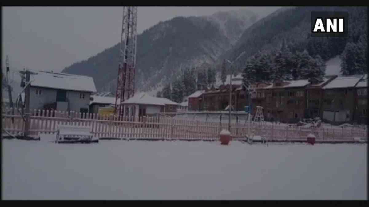 Snowfall in kashmir