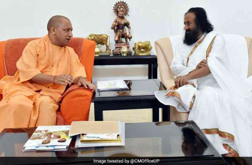 CM Yogi Adityanath बड़ी खबर: श्री श्री रविशंकर के प्रयास को सीएम योगी का झटका, कहा- अब बातचीत से नहीं सुलझेगा मसला