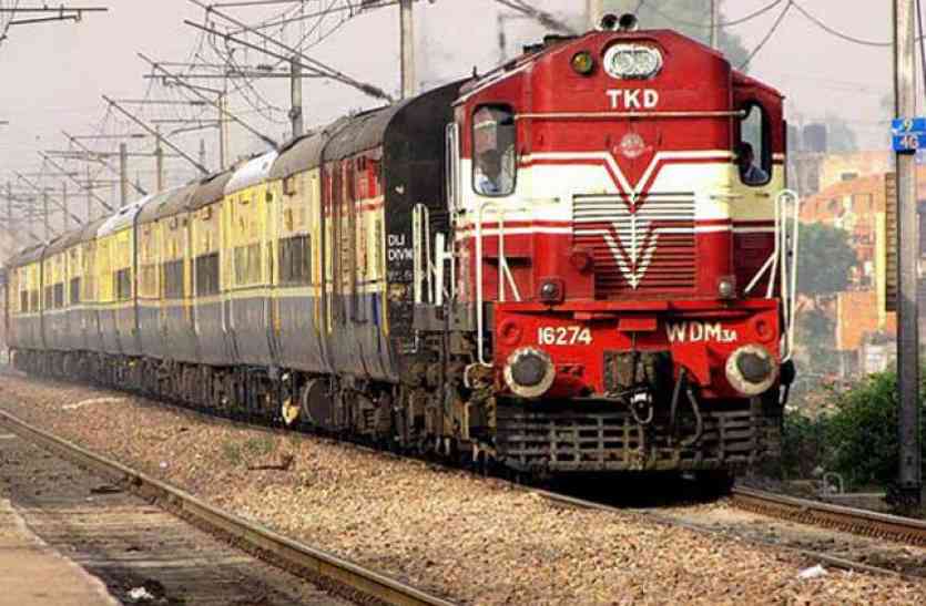 Kota-Jaipur-Kota Passenger, Kota Patna Express, Train late, passenger hassles, inconvenience to passengers,Train Time Table, National Train Inquiry System, Kota Junction, Passenger, Kota Junction, Indian Railway, Kota, Kota Patrika, Kota Patrika News, Rajasthan Patrika कोटा-जयपुर-कोटा पैसेंजर ट्रेन को मिली रफ्तार 20 नवंबर से दौड़गी समय पर