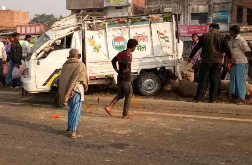 road accident नेशनल हाइवे पर तेज रफ्तार मालवाहक पलटने से पांच लोग घायल, तीन की हालत गंभीर