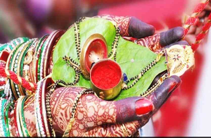 Sindoor सिन्दूर की खत्म होती परंपरा को बचायें, क्योंकि सिन्दूर के हैं यह अनगिनत महत्व