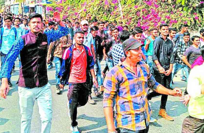BN college student protest for ban patmavati movie udaipur नरेन्द्र मोदी को लिखा खत, किया प्रदर्शन और B. N. College के विद्यार्थियों ने दे दी उग्र आंदोलन करने की चेतावनी, आखिर क्या हुआ ऐसा, पढ़ें पूरी खबर