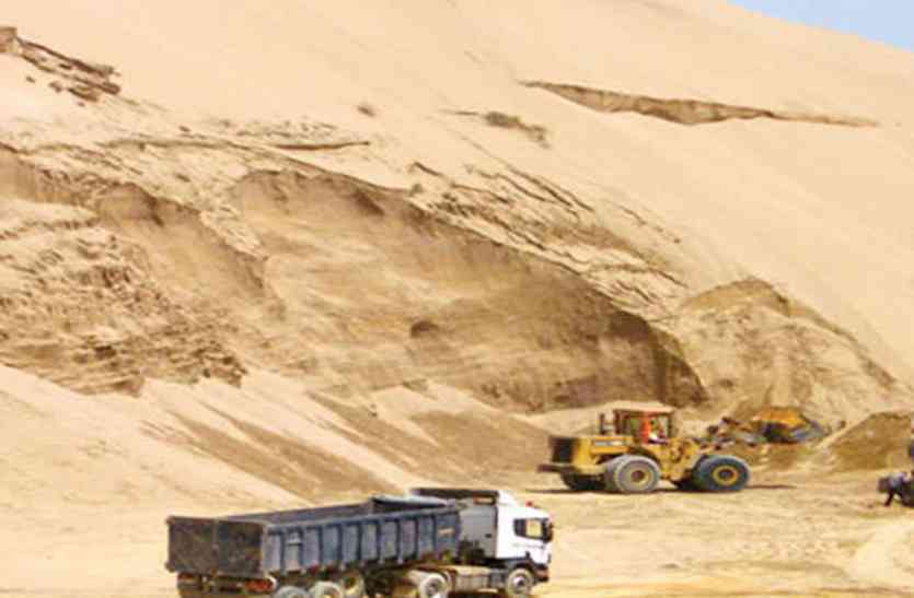 Rajsamand,Rajsamand Hindi news,Rajsamand local news,rajsamand news in hindi,Latest News rajsamand,Latest hindi news rajsamand, STOP SAND MINING : सुप्रीम कोर्ट की रोक के बाद लीज क्षेत्र में बजरी का खनन बंद : डेढ़ गुणा महंगी दर से ब्लेक में बिकने लगी है रेत