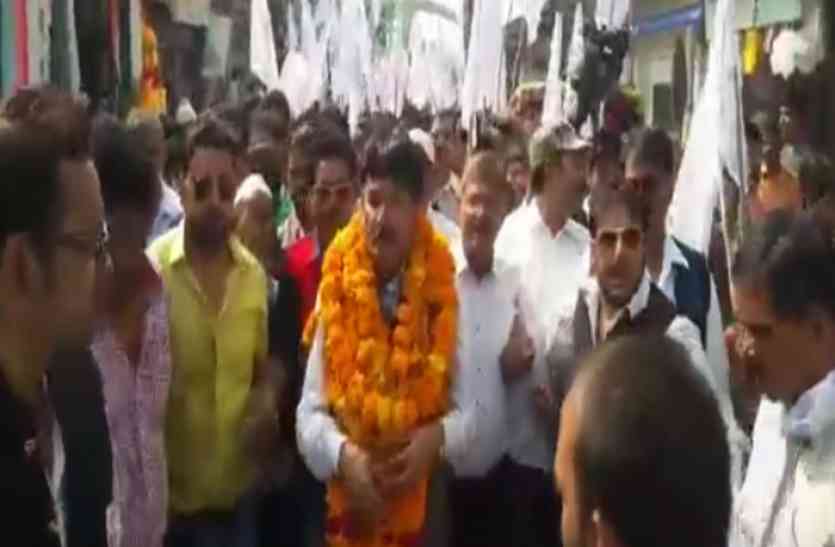 municipal elections 2017 जूनियर नाना पाटेकर और शक्ति कपूर ने किया हमीरपुर में चुनाव प्रचार