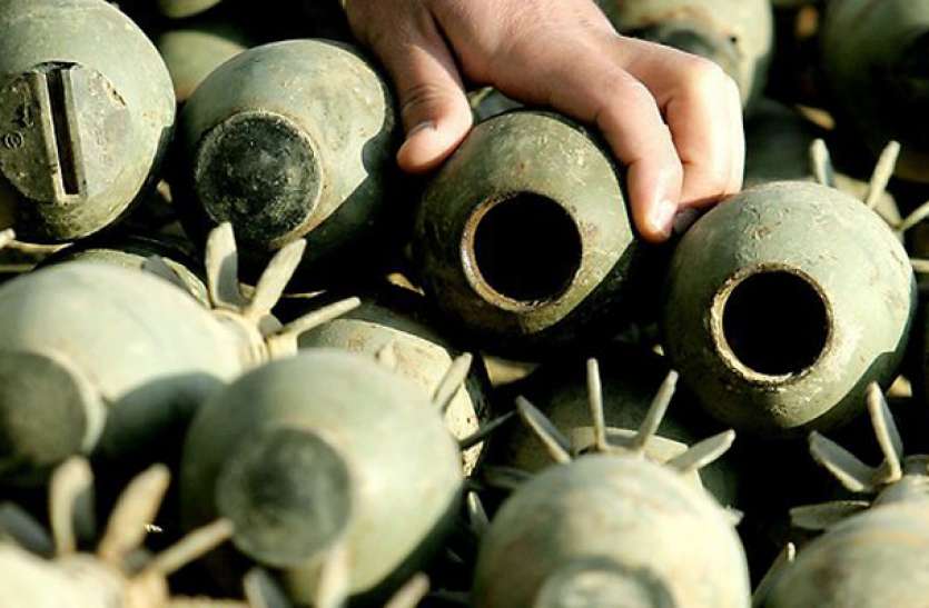 army dangerous bomb in india जिन बमों से कांपते हैं आंतकवादी और पाकिस्तान, उनमें मिलाया जा रहा था नकली बारूद फिर हुआ ये...