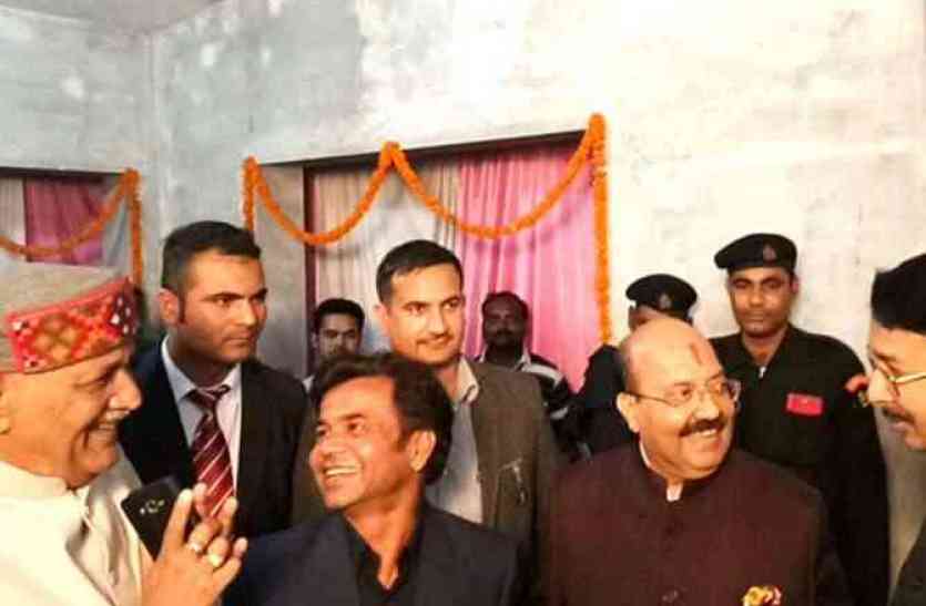 Actor Rajpal Yadav बेटी को विदा करते वक्त अभिनेता राजपाल की नम हुईं आंखें, अमर सिंह समेत कई हस्तियों ने दिया आशीर्वाद