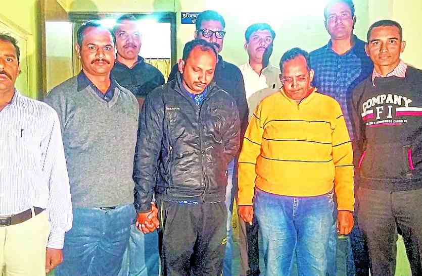JEN and AEN arrested udaipur उदयपुर में एईएन व जेईएन इतने लाख की घूस लेते हुए गिरफ्तार, इस काम की एवज में मांगें थे रुपए