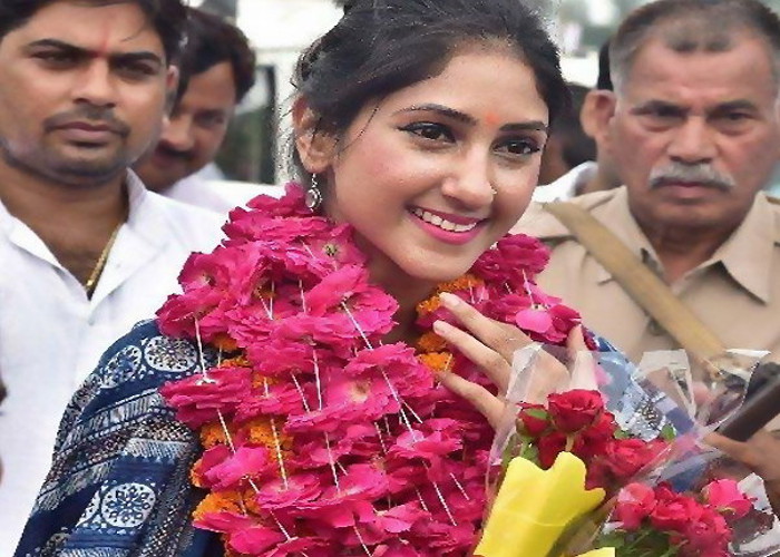 विपक्ष की एकता को तगड़ा झटका, कांग्रेस विधायक ने पार्टी से किया विद्रोह, योगी की मौजूदगी में सदन पहुँच सबको चौंकाया विपक्ष की एकता को तगड़ा झटका, कांग्रेस विधायक ने पार्टी से किया विद्रोह, योगी की मौजूदगी में सदन पहुँच सबको चौंकाया