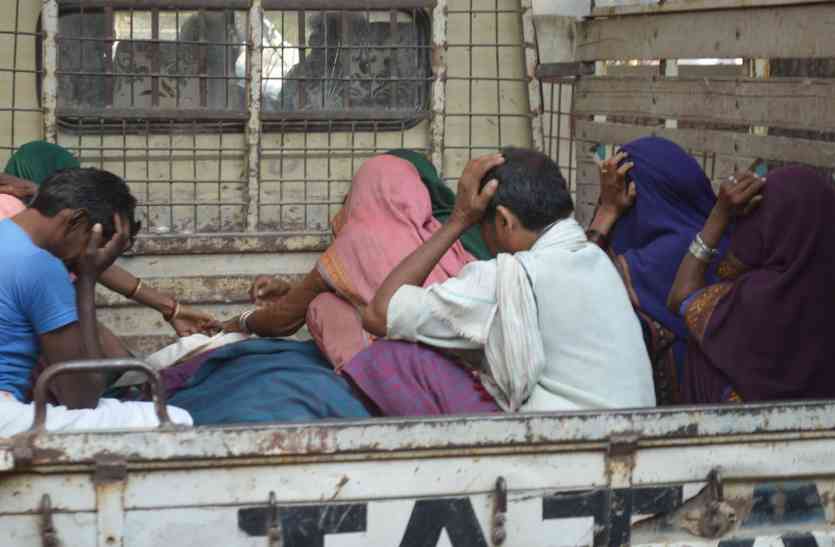 Farmer suicides by debt कर्ज से परेशान किसान ने की आत्महत्या