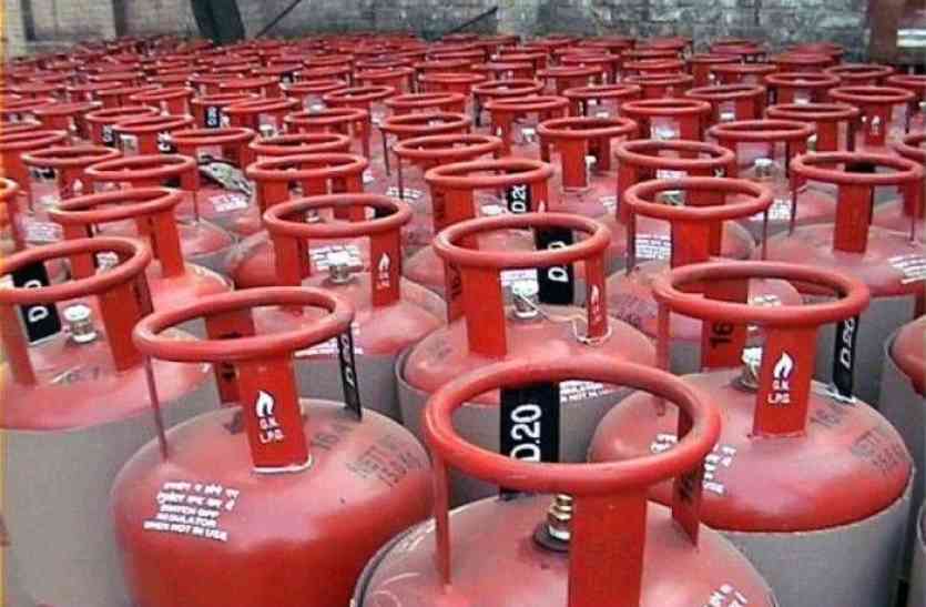LPG एजेंसी से खरीदी गैस, मोबाइल कंपनी से लेनी पड़ रही सब्सिडी