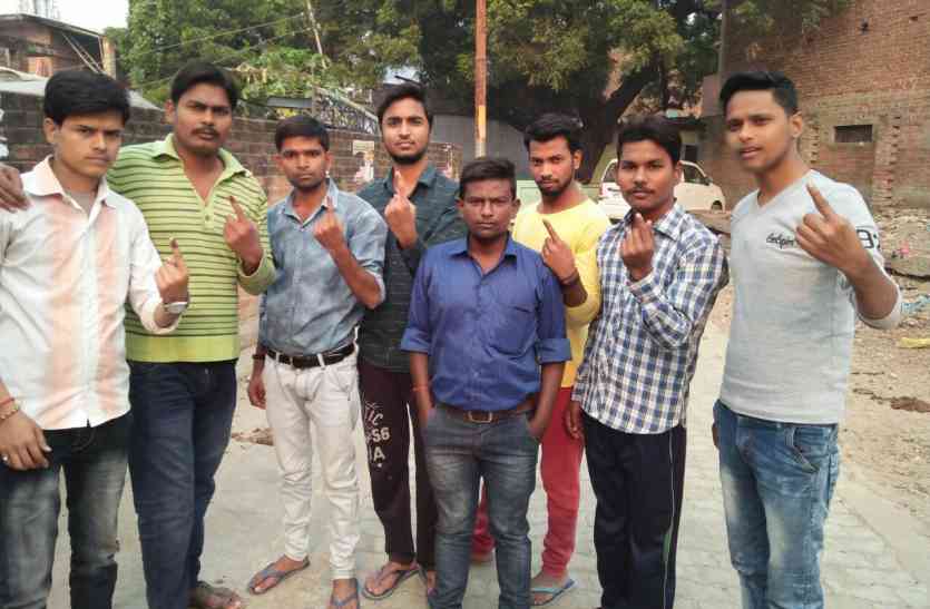 UP Municipal Corporation Elections 2017 स्थानीय निकाय चुनाव में 61.58 प्रतिशत मतदाताओं ने अपने मताधिकार का किया प्रयोग