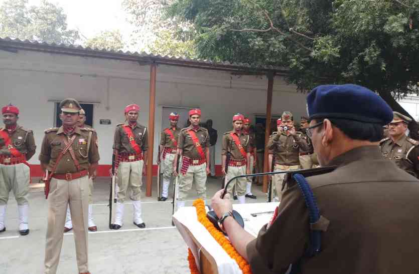 UP Police चंदौली में पुलिस ने मनाया पुलिस झंडा दिवस