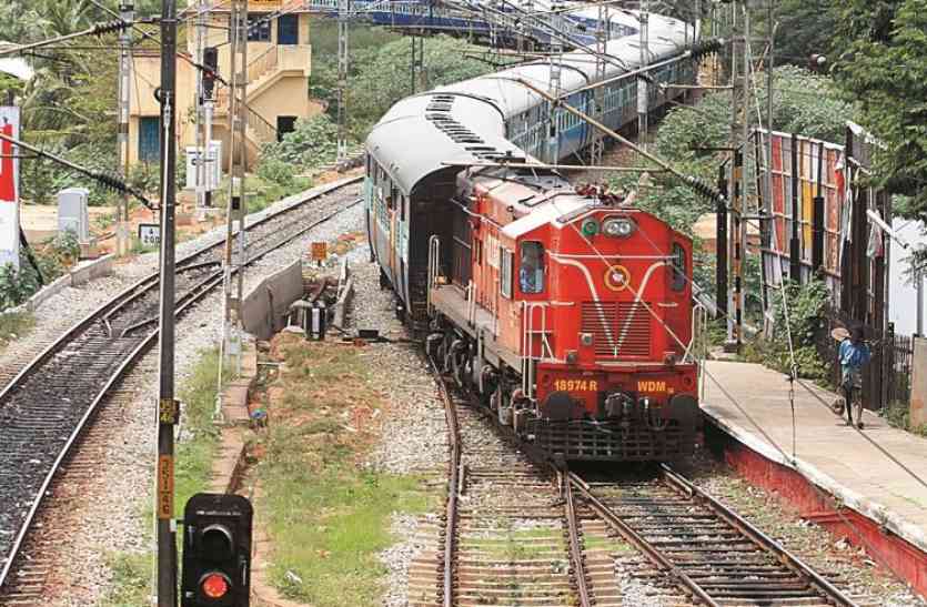 Indian Railway ट्रेनों में इमरजेंसी की सूचना और जरूरी फोन नंबर पर हाईकोर्ट ने रेलवे को दिए ये निर्देश