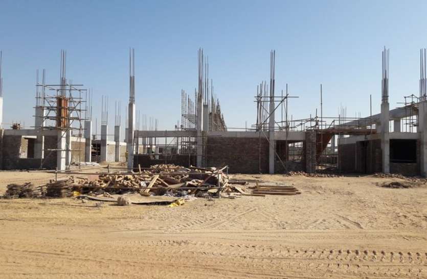 JK-Jp Cement Plant To Provide 52 Acres Of Land To Youth सीमेंट फैक्ट्रियों का कारनामा: जेके और जेपी सीमेंट प्लांट को 52 एकड़ भूमि देकर भी रोजगार के लिए भटक रहे युवक