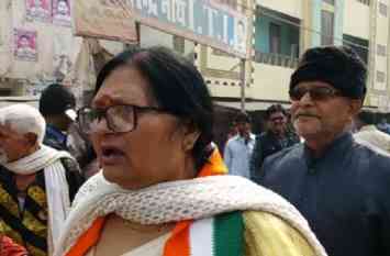 Congress Candidate protest after name missing from voter list वोटर लिस्ट से नाम गायब होने पर भड़की कांग्रेस प्रत्याशी, डीएम से करेंगी शिकायत