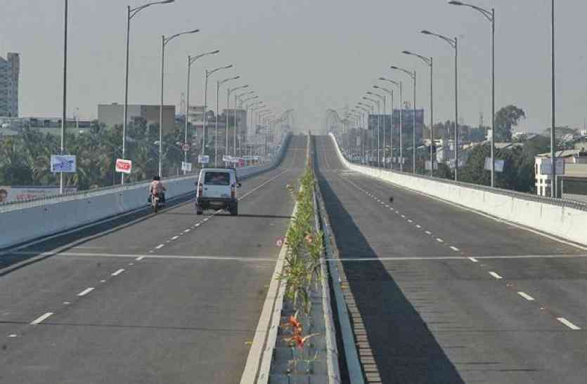 smart Flat road will be built in Jabalpur Smart City like US UAE roads,Smart Road,Smart City Private Company Limited,Smart City ,PM,PM Modi Smart City Dream Project ,Jabalpur Smart City Limited,MP Government,Smart City Project in MP,Road Developed in Smart City Project,Road In Jabalpur ,Smart City Tender,national highway authority of india, smart city in india : सड़क चौड़ीकरण के बाद भी वाहनों के निकलने के लिए रहेगी सिर्फ 20 फीटी जगह, ऐसी बनेगी पहली स्मार्ट रोड