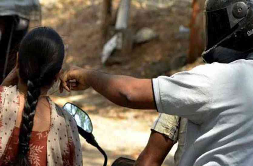chain-snatching in ajmer चेन टूटने के बाद बाइकर्स के पीछे भागी वो, यूं रफूचक्कर हो गए लुटेरे