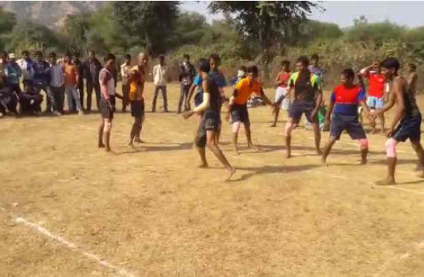kabaddi competiton video: यहां विपक्षियों ने नहीं भाजपाइयों ने खुद खींची एक-दूसरे की टांग, खूब लिए मजे... जानिए पूरा मामला