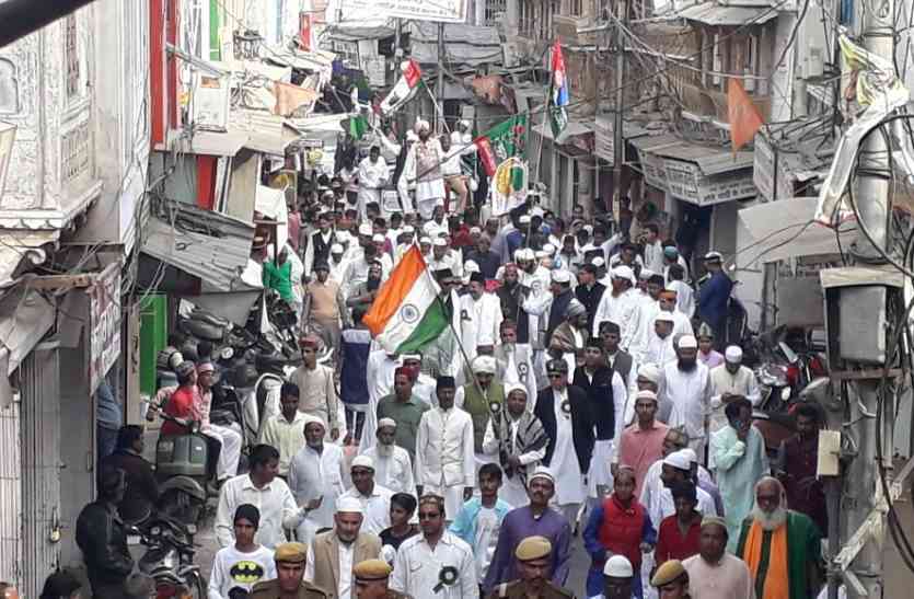 Eid Milad un Nabi video : Eid Milad Un Nabi 2017: ईद मिलादुन्नबी पर उदयपुर में निकला जुलूसे मोहम्मदी