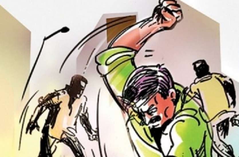 Looted with a woman in katni स्मैक के लिए घर में घुसकर महिला के साथ मारपीट कर लूट
