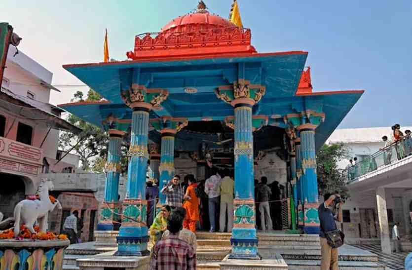 security lapses in world famous lord brahma temple आंतकवादियों की हिट लिस्ट में शामिल पुष्कर का ब्रह्मा मंदिर, आप भी जानें क्या है सुरक्षा व्यवस्था के हाल