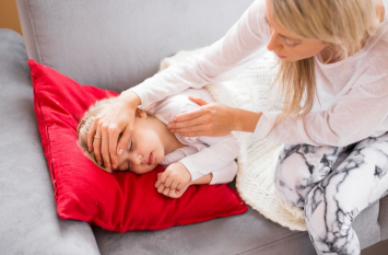 When children get fever in winter जब बच्चों को सर्दियों में हो बुखार, तो करें ये उपचार