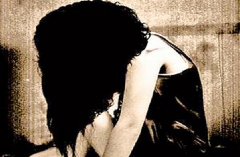 miner girl rape and abortion case latest decision for high court of MP,Rape,rape case in high court ,gangrepe ,bhopal gangrepe ,minor girl rape,minor girl pregent after rape,mp high court ,jabalpur high court,high court mp,mp high court judgments for minor girl abortion issu,mp high court for minor girl rape case,rape case Decision in MP High Court ,MP Police,Police of MP,Abortion Rules and Regulation,Minor Girl Abortion,High Court order to Minor Girl abortion case,latest decision in High Court of MP ,Latest News in Rape Case ,abortion after the rape ,the consent of a minor child born pregnant, ,abortion,Jabalpur High Court, रेप के बाद नाबालिग हुई गर्भवती, पिता ने मांगी गर्भपात की इजाजत, जानिए पूरा मामला
