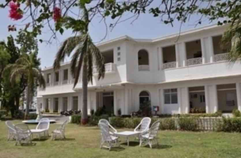 hotel anand bhawan udaipur आनन्द भवन होटल को निजी हाथों में सौंपने का मामला : भले ही घाटे में हो, सौदा करना विकल्प नहीं, सुधार करे सरकार