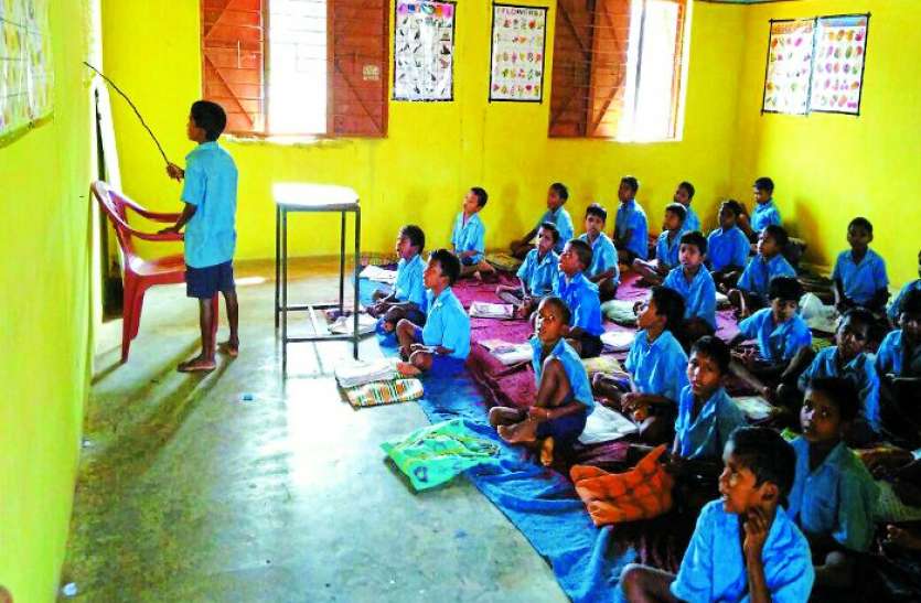 seoni आकस्मिक निरीक्षण जारी, पांच शिक्षकों को दिया नोटिस