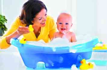 Bathing tips for kids and parents in Hindi नहाने में नाटकबाजी करता है बच्चा तो अपनाएं ये मजेदार ट्रिक्स