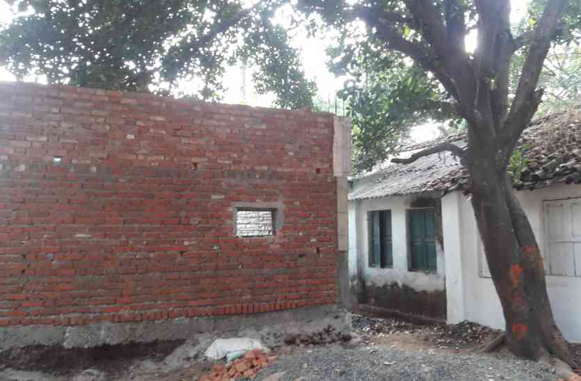 PM housing made on the land of water resources जलसंसाधन की जमीन पर बना दिया पीएम आवास