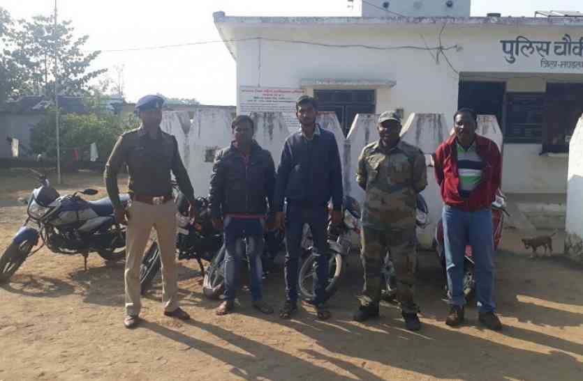 Bike thief in police custody पुलिस की गिरफ्त में बाइक चोर
