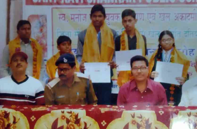 sports, event, gold, disablity, datia news in hindi, mp news हौसले की दौड़ ने दिव्यांगता को पछाड़ा, जीत लिया सोना