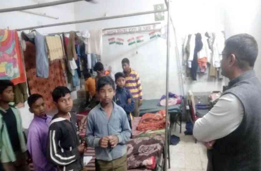balaghat news छात्रावास में बच्चों को नहीं मिल रहा था अच्छा भोजन