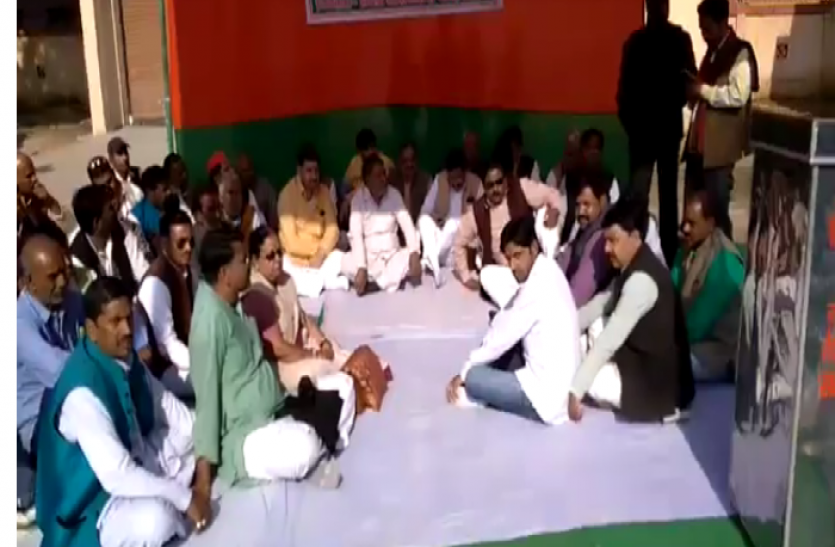 SP organized program through Qawwali विरोध प्रदर्शन के लिए सपा ने कव्वाली के माध्यम से कार्यक्रम का किया आयोजन