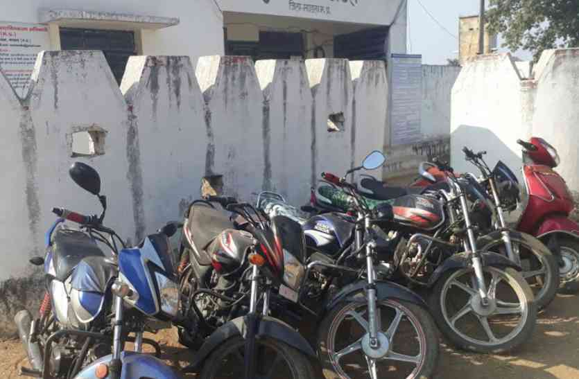 Without the number bikes were vanishing गायब कर देते थे बिना नंबर की बाइक