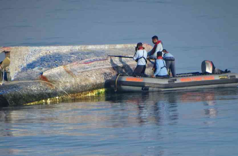 367 fishermen rescued by floods ओखी तूफान से प्रभावित 367 मछुआरों को बचाया