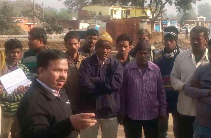 Diagnosis of problems of ward dwellers doing collector कलेक्टर कर रहे वार्डवासियों की समस्याओं का निदान