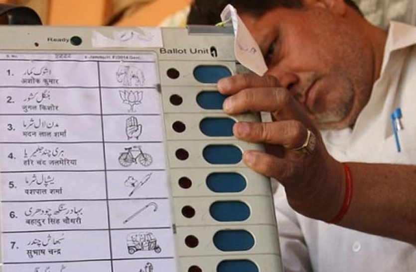 Petition filed for EVM fault in Kanpur UP Hindi News हुजूर चुनाव अधिकारियों ने मेहनत पर फेरा पानी, ईवीएम से गायब कर दी मेरी बैलगाड़ी