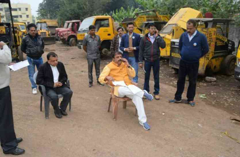 Mayor Alok Sharma महापौर ने माता मंदिर परिवहन शाखा वर्कशॉप का किया औचक निरीक्षण