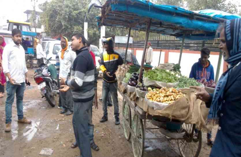ancrochment demolish in nrajasthan,ancrochment in baran,ancrochment in baran district,nerrow roads in rajasthan,nerrow road by ancrochment,ruidp incrochment,ancrochment on road,sabji thela vvepar sangh,rajasthan patrika,baran patrika,latest news in baran, शहर की सरकार दिखाती है बंदर मदारी का खेल...कैसे जानिए इस खबर में
