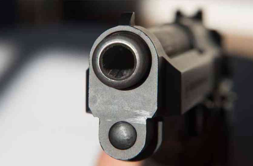 azamgarh झारखंड में तैनात सीआरपीएफ के जवान की पत्नी की गोली लगने से मौत