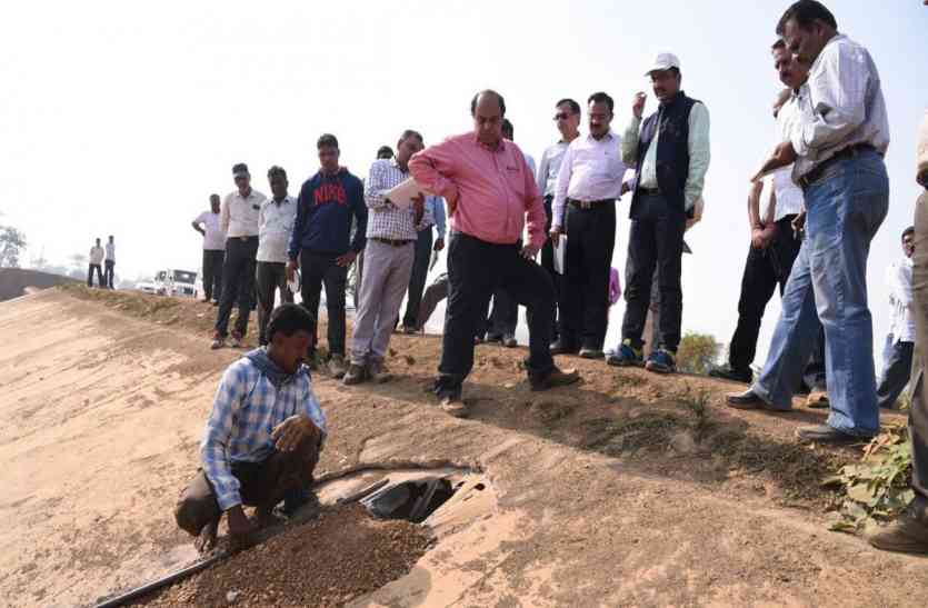 CG News घटिया निर्माण पर सब इंजीनियर निलंबित, EE और SDO को नोटिस