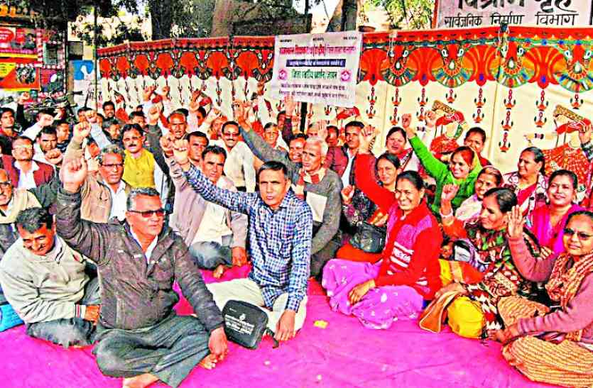 Government ,Atrocity सरकार शिक्षकों के साथ कर रही कुठाराघात, करेंगे विरोध
