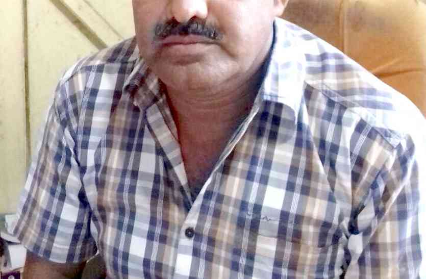 Shahpur Municipal Council caught accountant and bribe taking bribe of बुरहानपुर : शाहपुर नगर परिषद में लेखापाल और भृत्य को 15 हजार की रिश्वत लेते पकड़ा